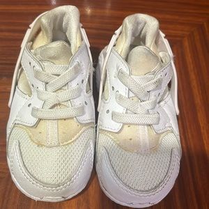 NIKE HUARACHE RUN SIZE 5